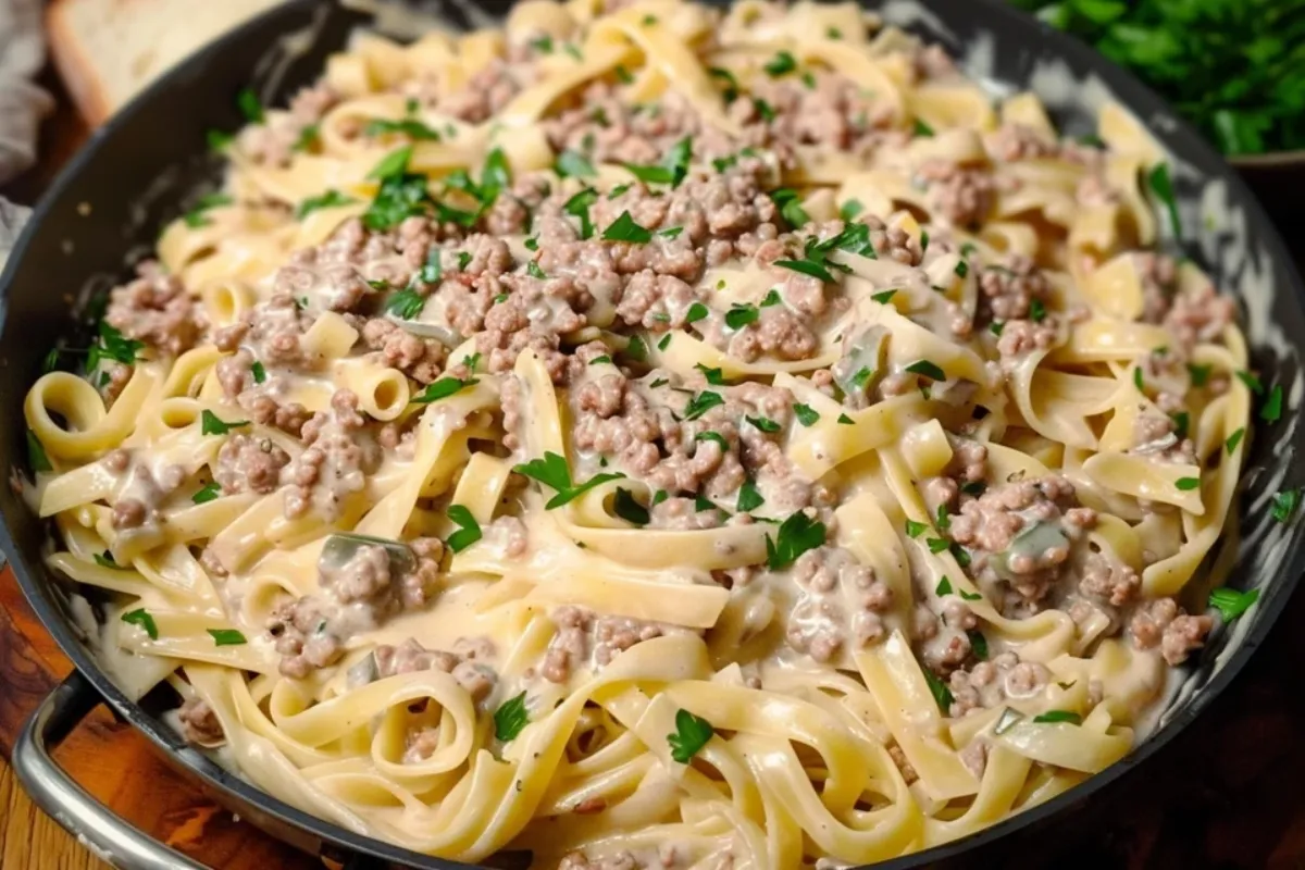 Does ground beef taste good with Alfredo sauce?2